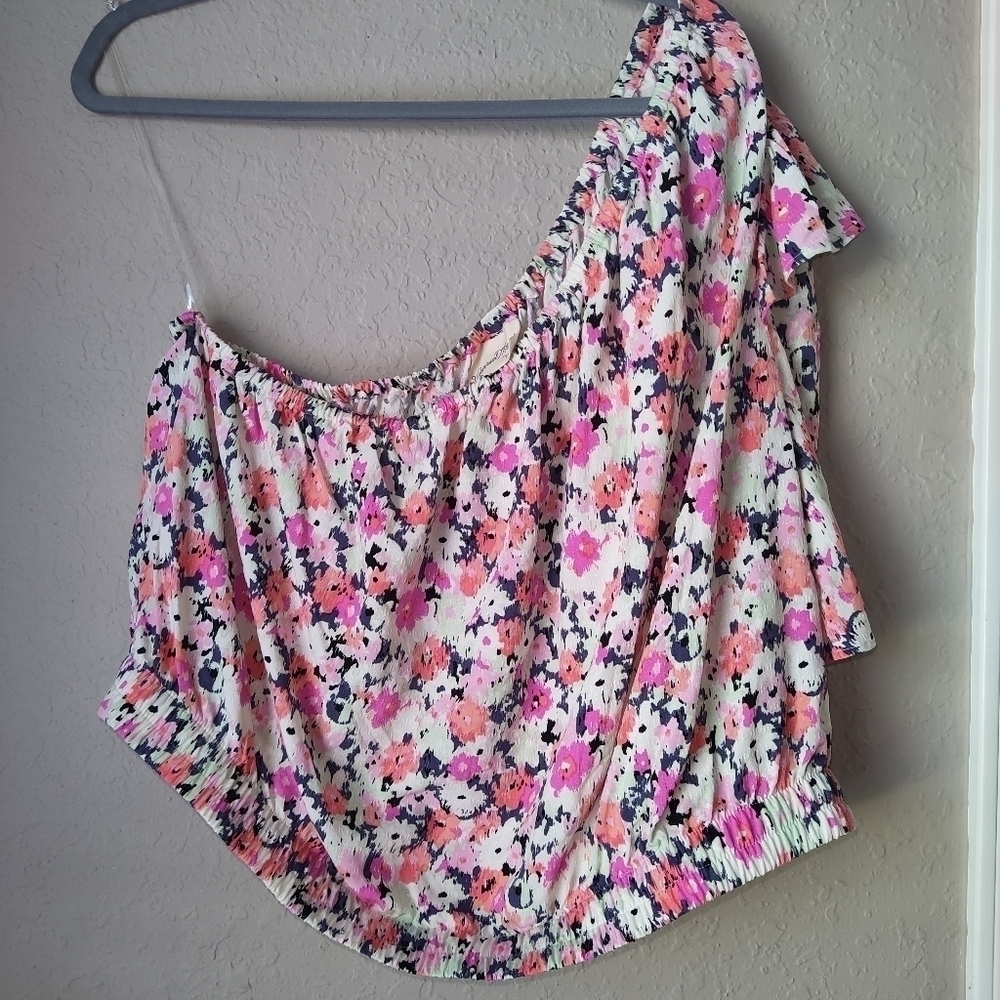 Universal Thread One Shoulder Floral Top Sized 2X - Picture 2 of 10